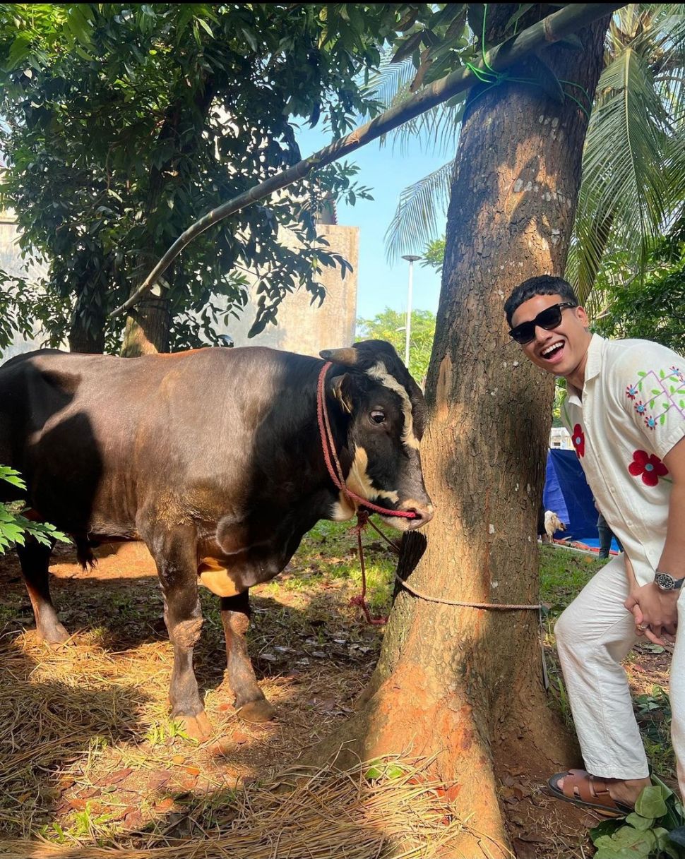 Seleb Menyembelih Sapi di Idul Adha 2023. (Instagram/@fadlyfsl_) 