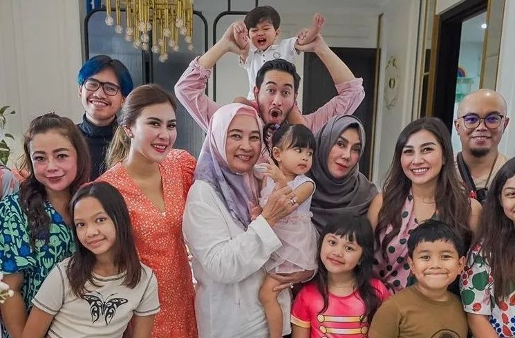 Potret Cantik Ibu Jeje Govinda. (Instagram/@faridabudyarti50)