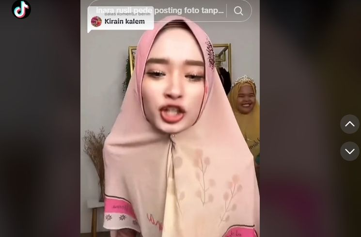 Momen Inara Rusli Live Tiktok Banjir Hujatan. (TikTok/@imalaura18)