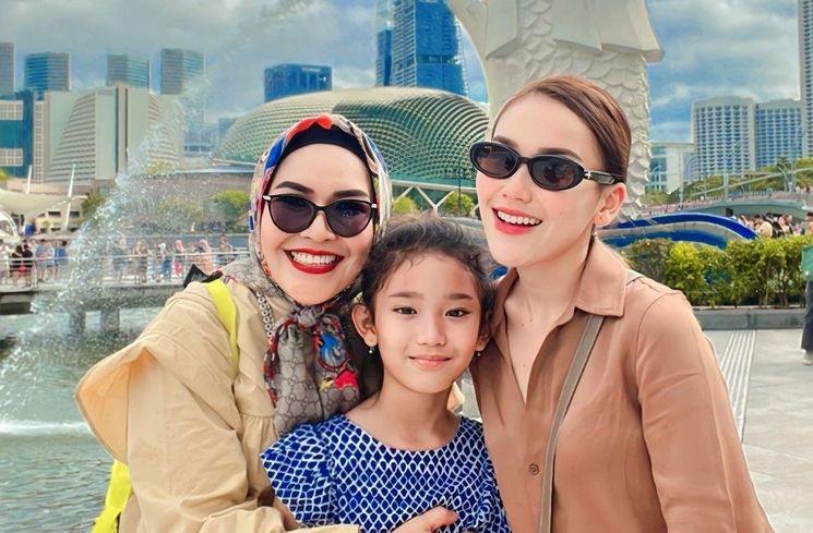 Potret Ayu Ting Ting Ajak Liburan Keluarga ke Singapura.  (Instagram/@ayutingting92)