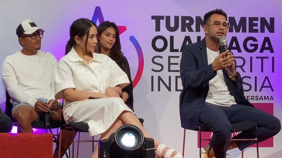 Raffi Ahmad dan Nagita Slavina dalam acara jumpa pers Turnamen Olahraga Selebriti Indonesia di kawasan Senayan, Jakarta Pusat, Selasa (4/7/2023). [Adiyog Priyambodo/Suara.com]