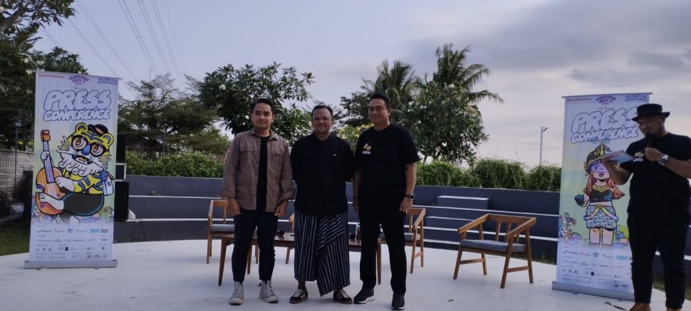 Promotor Prambanan Jazz Anas Syahrul Alimi di Prambanan Cafe (Suara.com/ Rosiana Chozanah)