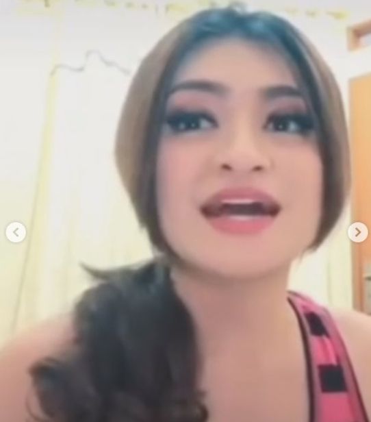 8 Potret Nathalie Holscher Santai Pakai Tank Top usai Heboh Lepas