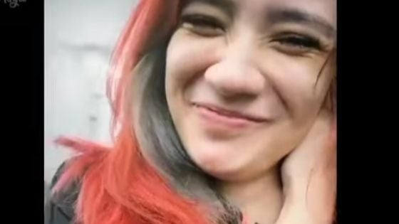 Putri Anne ganti warna rambut (YouTube/Mela_Asya)