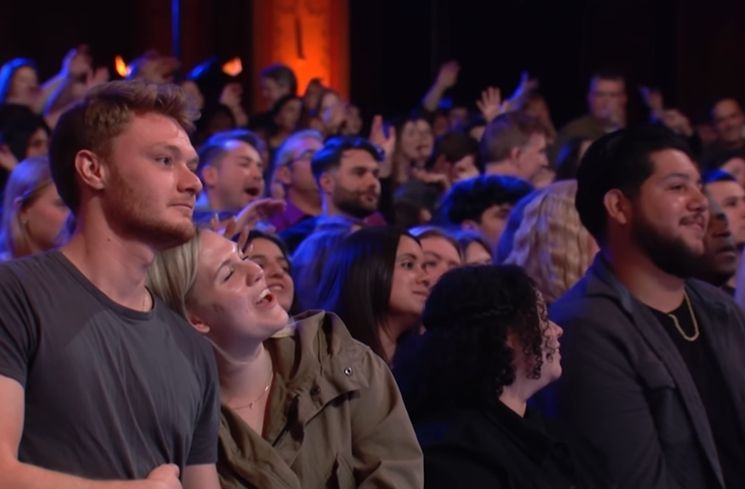 Momen Cakra Khan Mendapat Standing Ovation di America's Got Talent.  (YouTube/America's Got Talent)