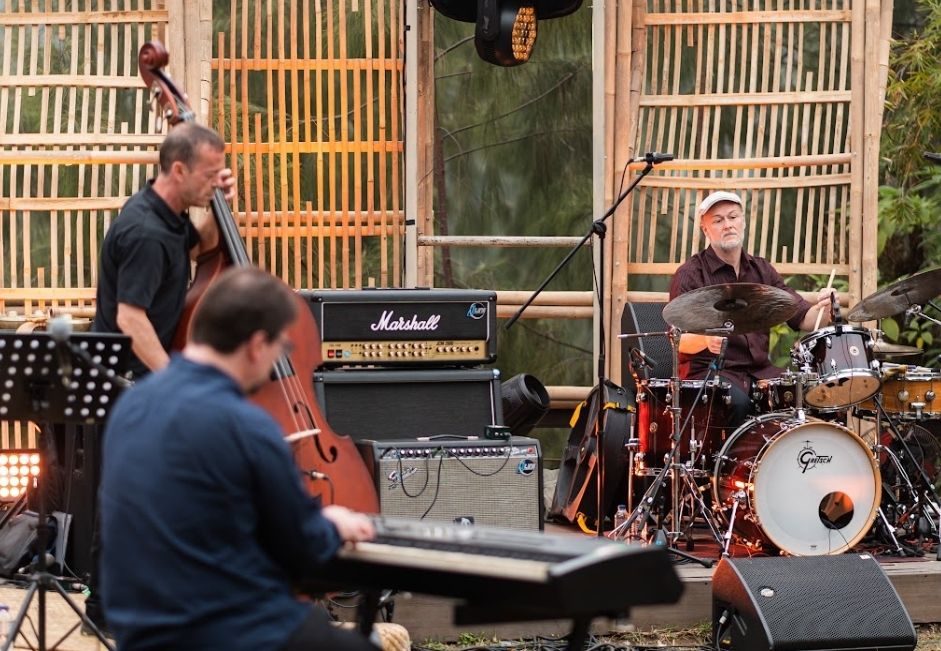 Musisi jazz asal Perancis, Jeremie Ternoy Trio tampil di Jazz Gunung Bromo 2023. (Dok: Jazz Gunung Indonesia)