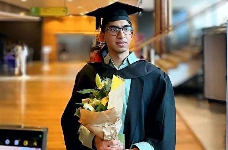 Potret Najwa Shihab hadiri wisuda anak di London. (Instagram/@najwashihab)