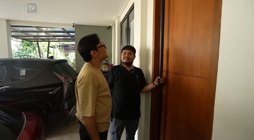 Potret Rumah Rigen Rakelna. (YouTube/Taulany TV)