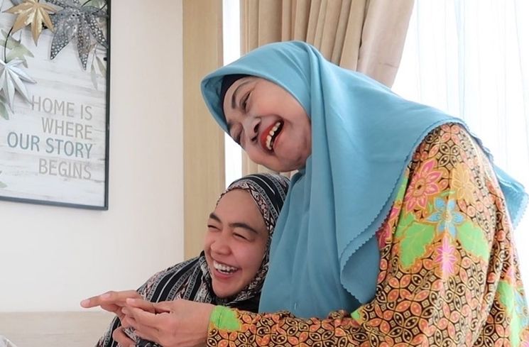 Potret Kebersamaan Oki Setiana Dewi dan Ria Ricis Bareng Ibunda. (Instagram/@riaricis1795)