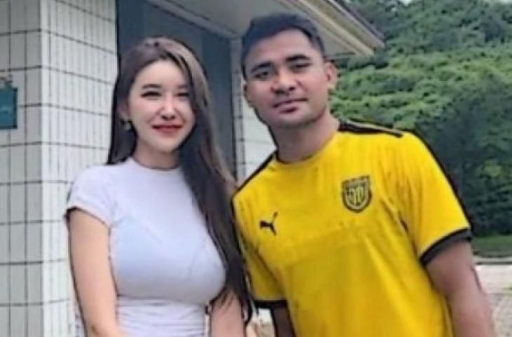 Asnawi Mangkualam, Kapten Timnas Indonesia, mencuri perhatian netizen setelah berfoto bersama seorang gadis cantik Korea Selatan. (Instagram/jeonnamdragon_fc)