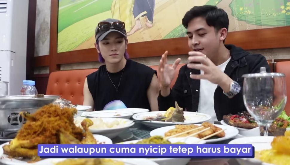 Momen Taeyong NCT Mukbang Nasi Padang. (YouTube/Nihongo Mantappu)