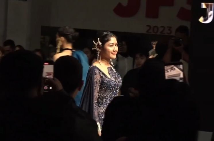 Potret Erina Gudono Tampil di Catwalk JF3 Fashion Festival. (Instagram/@fch.gallery)