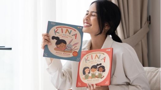 Maudy Ayunda mengoleksi buku. (Instagram/@maudyayunda)