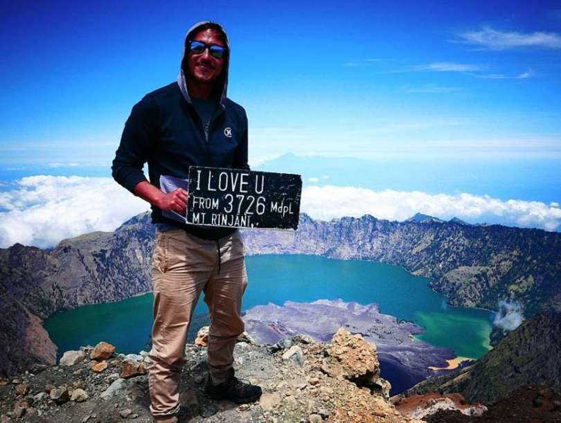 Artis Berhasil Mendaki Gunung Rinjani. (Instagram/hamishdw)