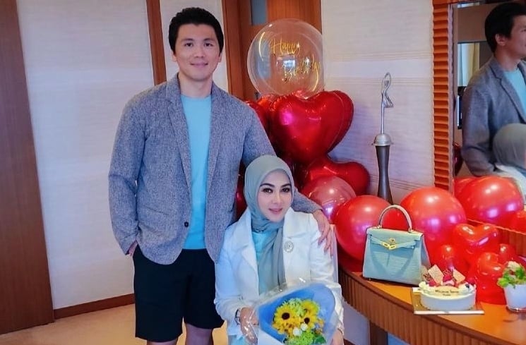 Momen Perayaan Ultah Syahrini di Kamar Hotel (Instagram/@princessyahrini)