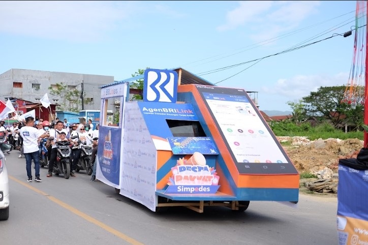 Kemeriahan pawai di Pesta Rakyat Simpedes Kendari 2023. (Dok: Suara.com)