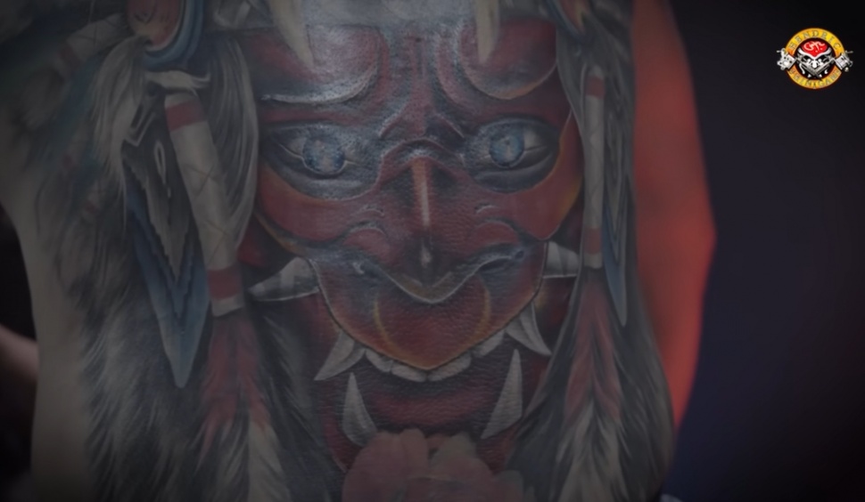 Hasil akhir tato Rendy Kjaernett, dari Syahnaz Sadiqah ke topeng iblis (YouTube/Hendric Shinigami)