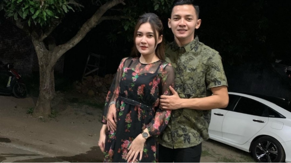 Pasangan artis, Nella Kharisma dan Dory Harsa (Instagram/@nellakharisma)