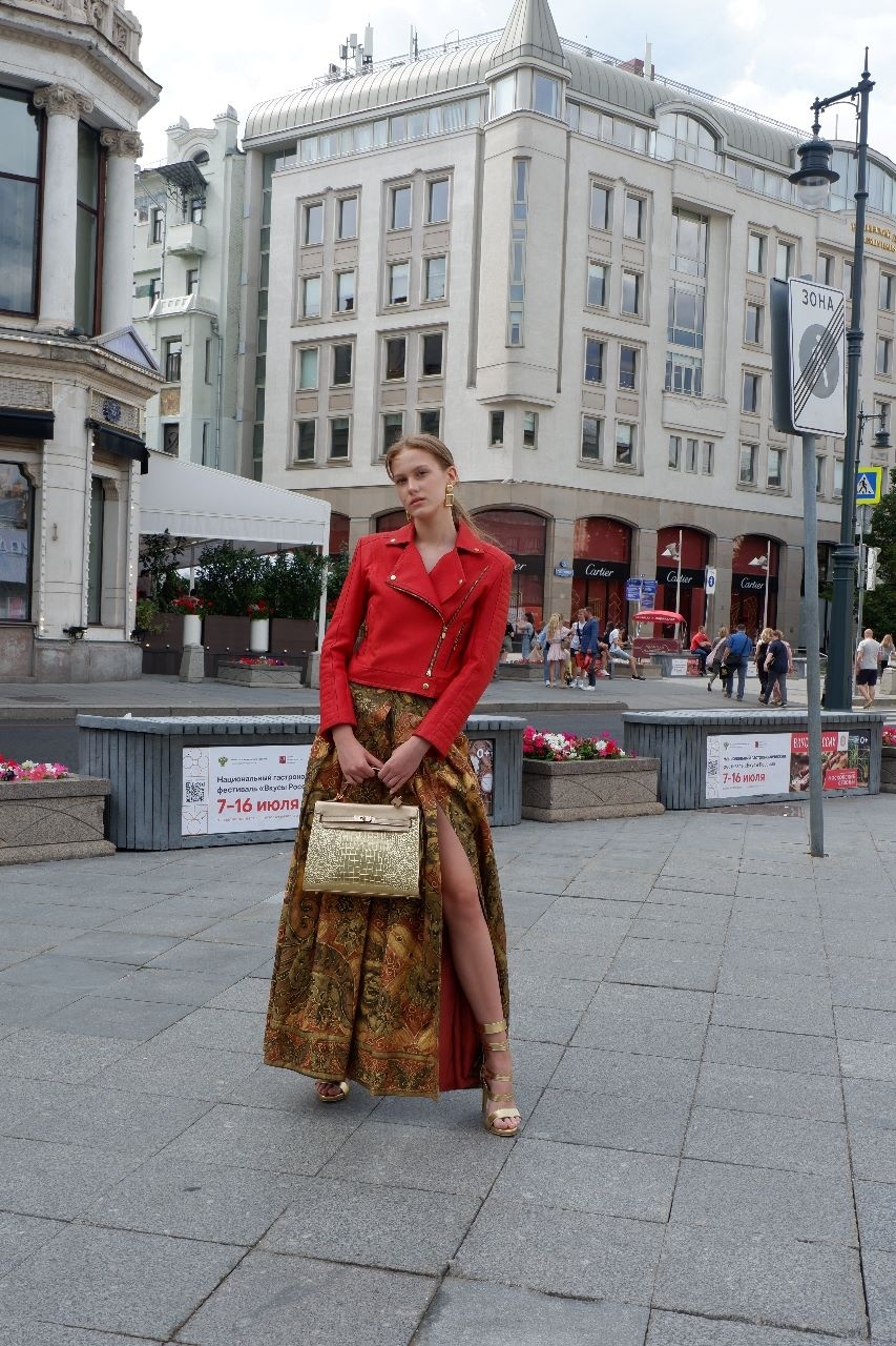 Rancangan busana kekinian dari kerajinan kulit asli Garut mejeng did ajang Moscow Creative Week 2023. (Dok. APPMI)