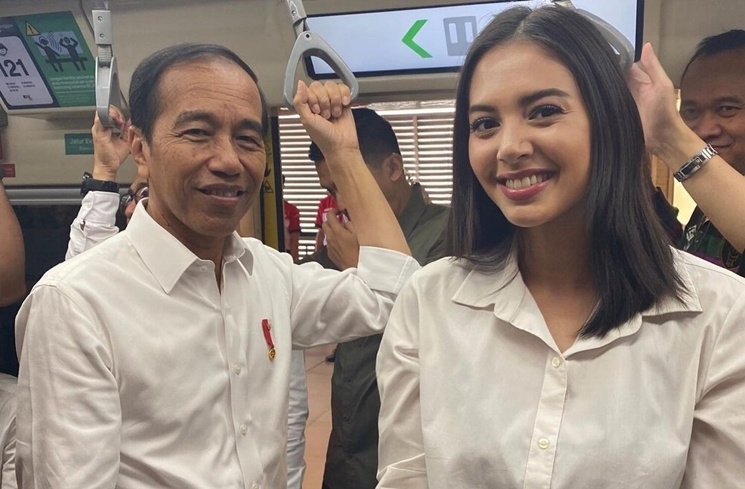 Potret Artis Jajal LRT Bareng Pak Jokowi (Instagram/@aurelie)