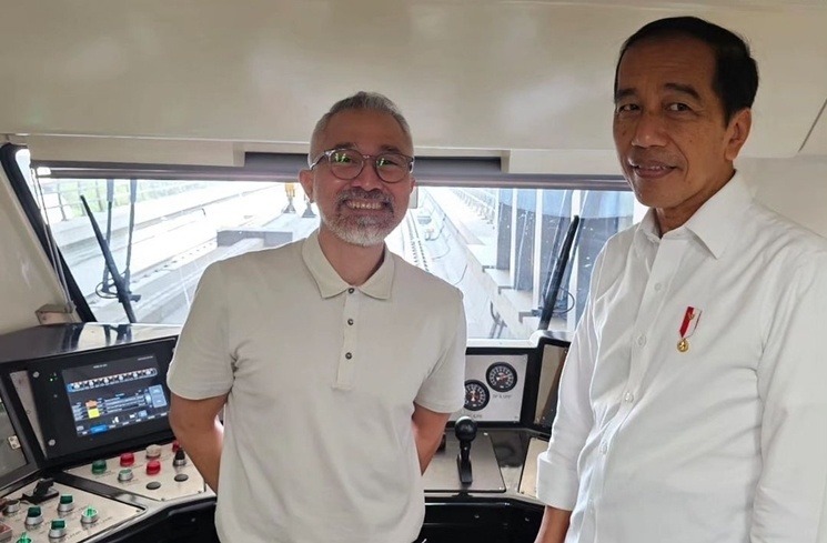 Potret Artis Jajal LRT Bareng Pak Jokowi (Instagram/@lukmansrd)