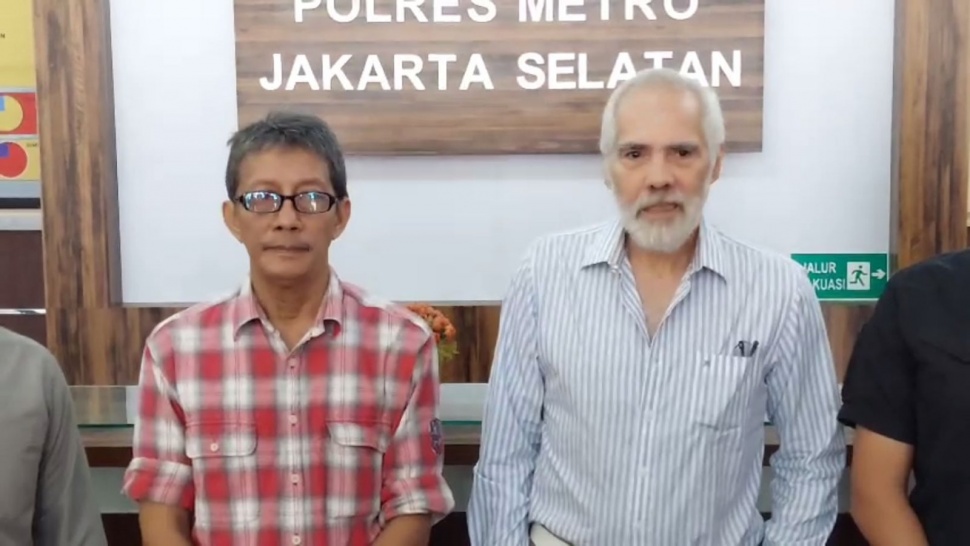 Pierre Gruno usai keluar dari penjara di Polres Metro Jakarta Selatan, Kamis (17/8/2023). [Pahami.id/Adiyoga Priyambodo]