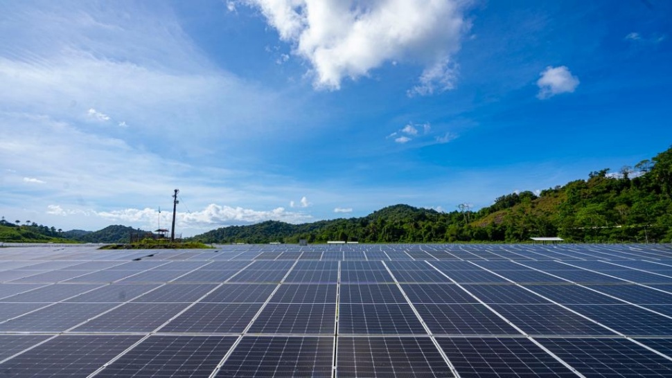 AMMAN mulai mengoperasikan pembangkit listrik tenaga surya terbesar di Indonesia untuk operasional pertambangan, dengan kapasitas puncak 26,8 megawatt.