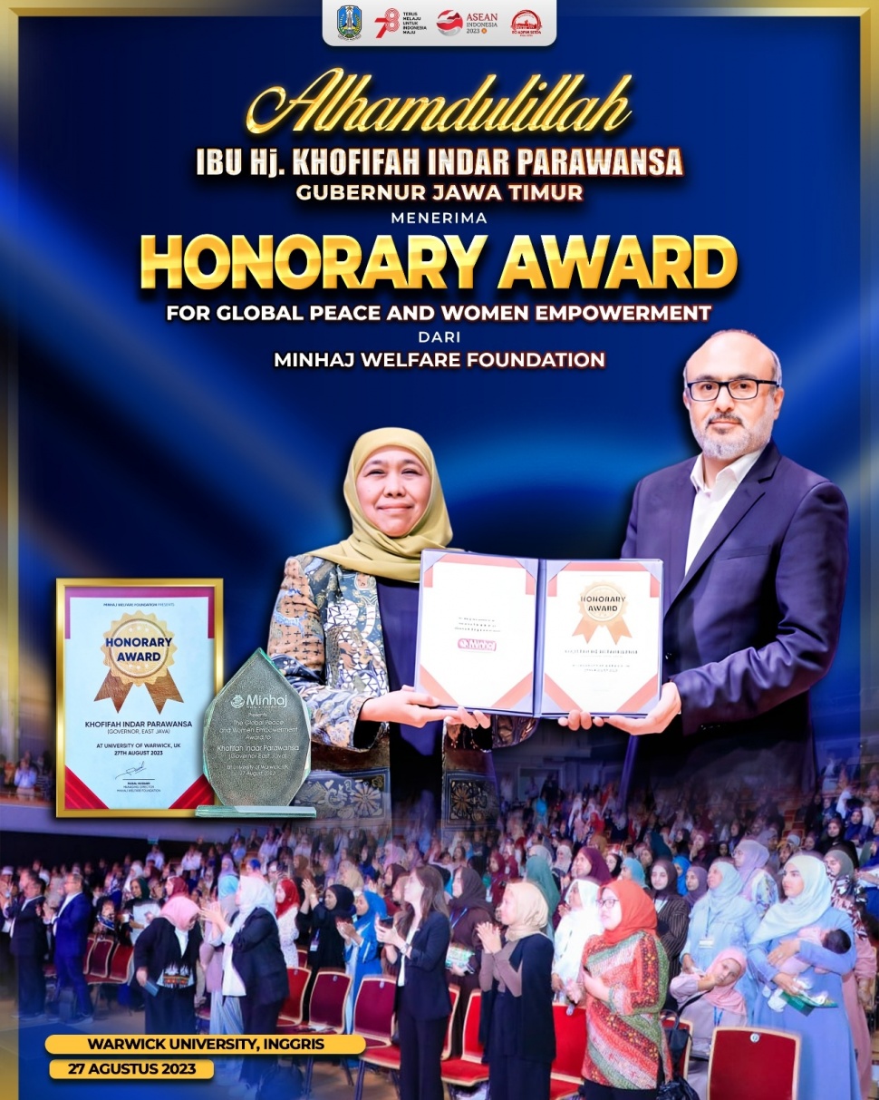 Gubernur Jawa Timur, Khofifah Indar Parawansa menerima Penghargaan Kehormatan Perdamaian Global dan Pemberdayaan Perempuan.  (Dok: Pemprov Jatim)