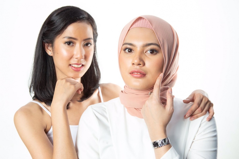 Ilustrasi penggunaan skincare pada wajah. (Dok: Istimewa)