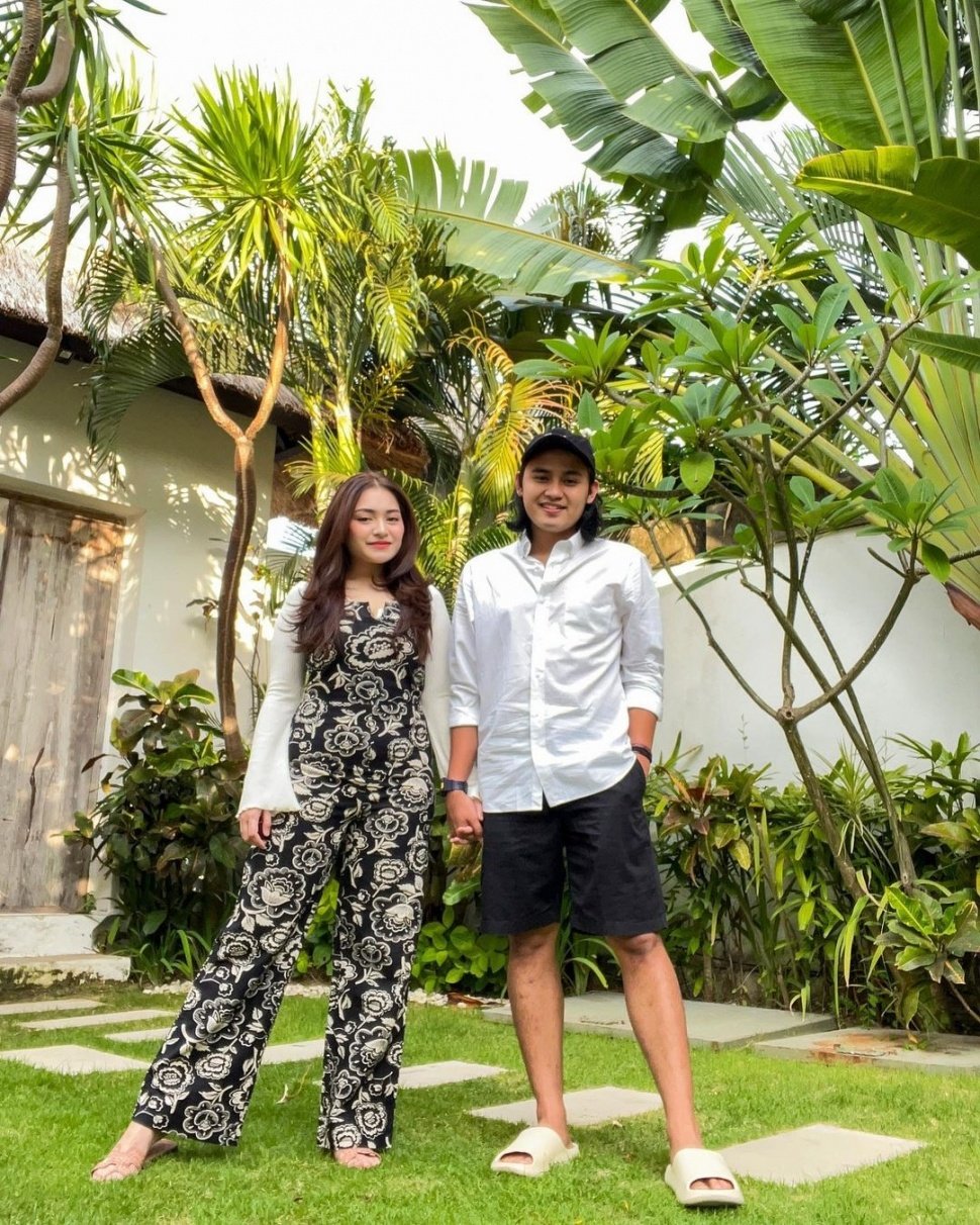 Potret Nathalie Holscher dan Ilham Yogi Liburan di Bali. (Instagram/nathalieholscher)