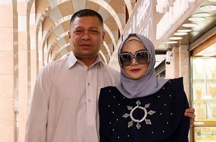 Seleb Dikritik saat Umrah (Instagram/@krisdayantilemos)