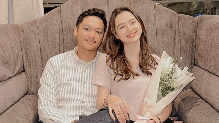 Gaya Pacaran Azriel Hermansyah dan Sarah Menzel. (Instagram/@ssarah_menzel)