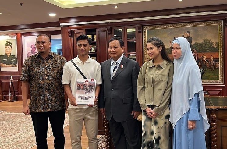 Potret Azizah Salsha dan Pratama Arhan Diundang Prabowo. (Instagram/@andre_rosiade)