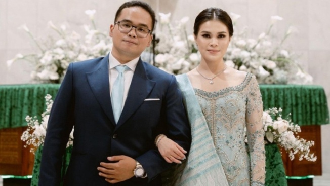 Fritz Hutapea, putra Hotman Paris Hutapea, dan istri Chen Giovani.