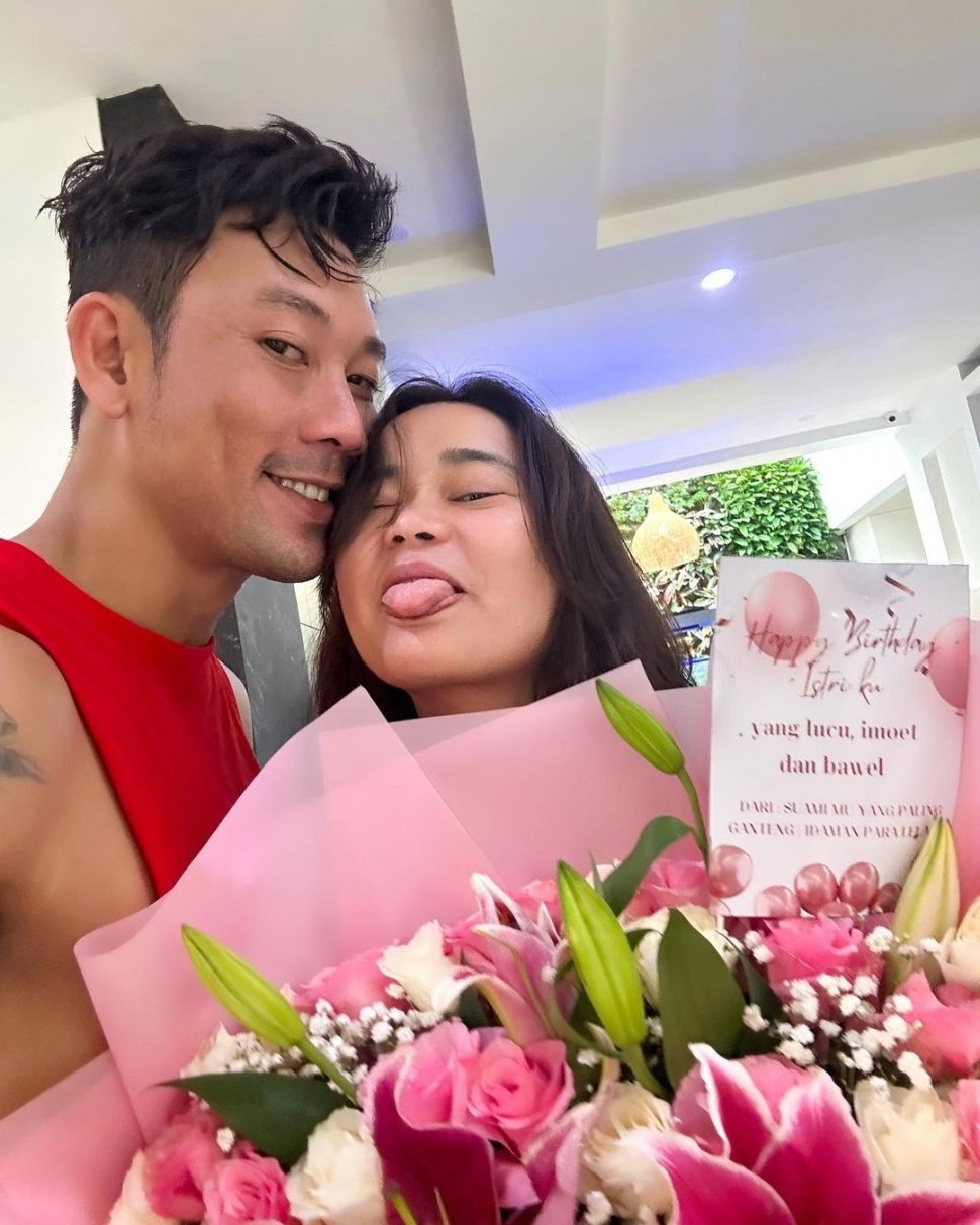 Potret Mesra Denny Sumargo dan Olivia Allan. (Instagram/oliviasumargo)