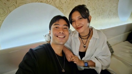 Portrait of Vidi Aldiano with his wife, Sheila Dara (Instagram/vidialdiano)