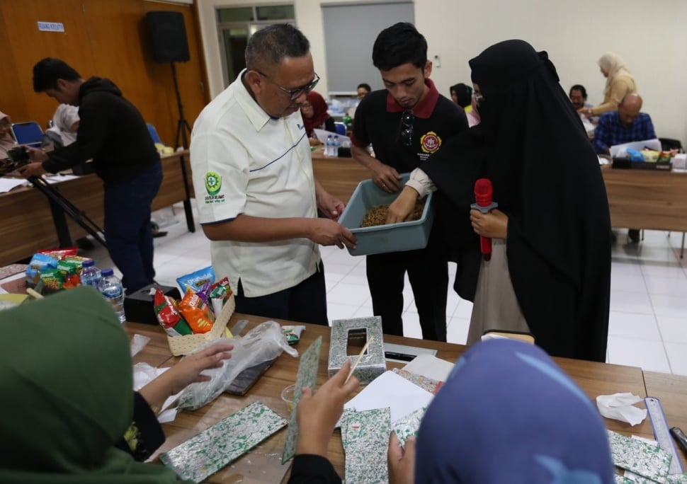 Karang Taruna mengurai sampah dengan maggot. (Dok: Istimewa)