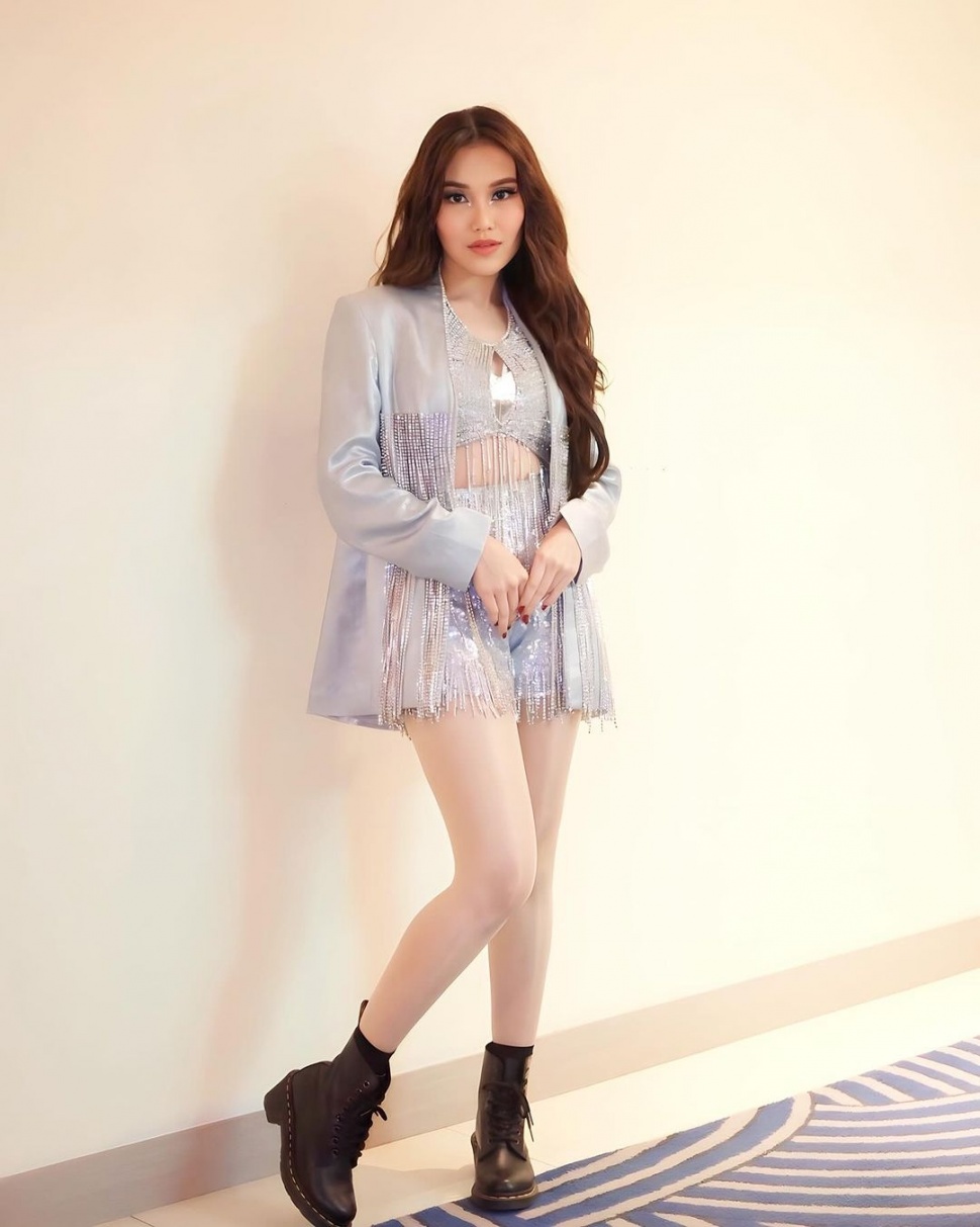 Outfit Ayu Ting Ting mirip Jisoo BLACKPINK (Instagram/@ayutingting92)