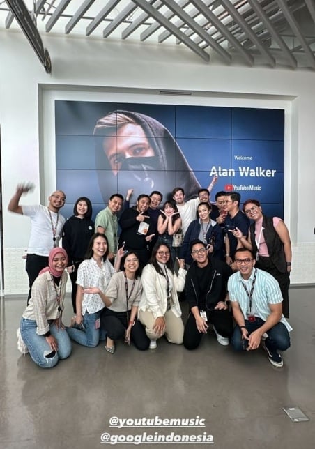 Potret Happy Asmara Bertemu Alan Walker. (Instagram/alanwalkermusic)