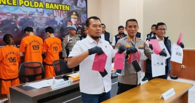 Kepolisian menangkap tiga selebgram Banten yang mempromosikan judi online. (Humas Polda Banten)