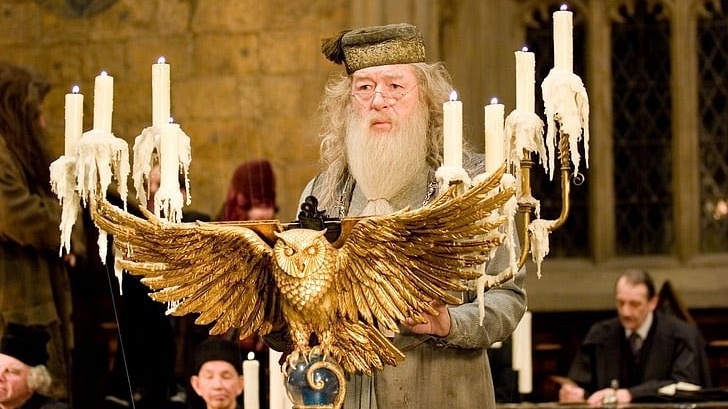 Michael Gambon sebagai Dumbledore di Harry Potter (twitter.com/HPotterUniverse)