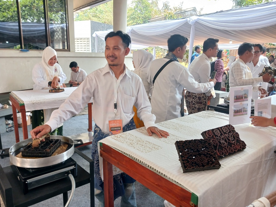 Peringatan Hari Batik Nasional.  (Suara.com/Fajar Ramadhan)