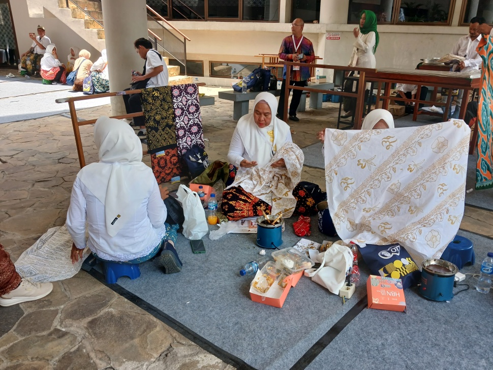 Peringatan Hari Batik Nasional.  (Suara.com/Fajar Ramadhan)