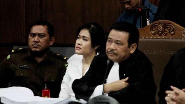 Terdakwa Jessica Kumala Wongso dan pengacara Otto Hasibuan [suara.com/Oke Atmaja]