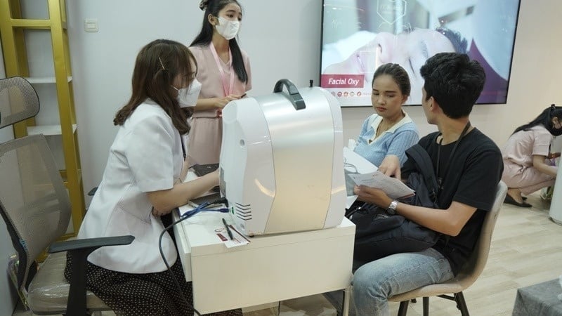 Konsultasi dengan Dokter SpKK di Oh Beauty Festival 2023. (Dok Kusuma Beauty Clinic)