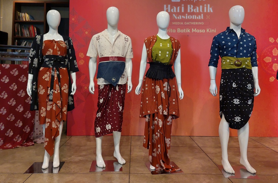 Desain Batik Modern dan Kekinian. (Lilis/Suara.com)