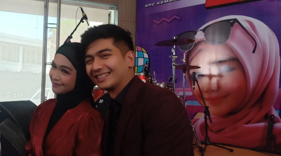 Teuku Ryan dan Ria Ricis saat konferensi pers album Merinding Disko di Kemang, Jakarta Selatan pada Selasa (10/10/2023). [Suara.com/Tiara]