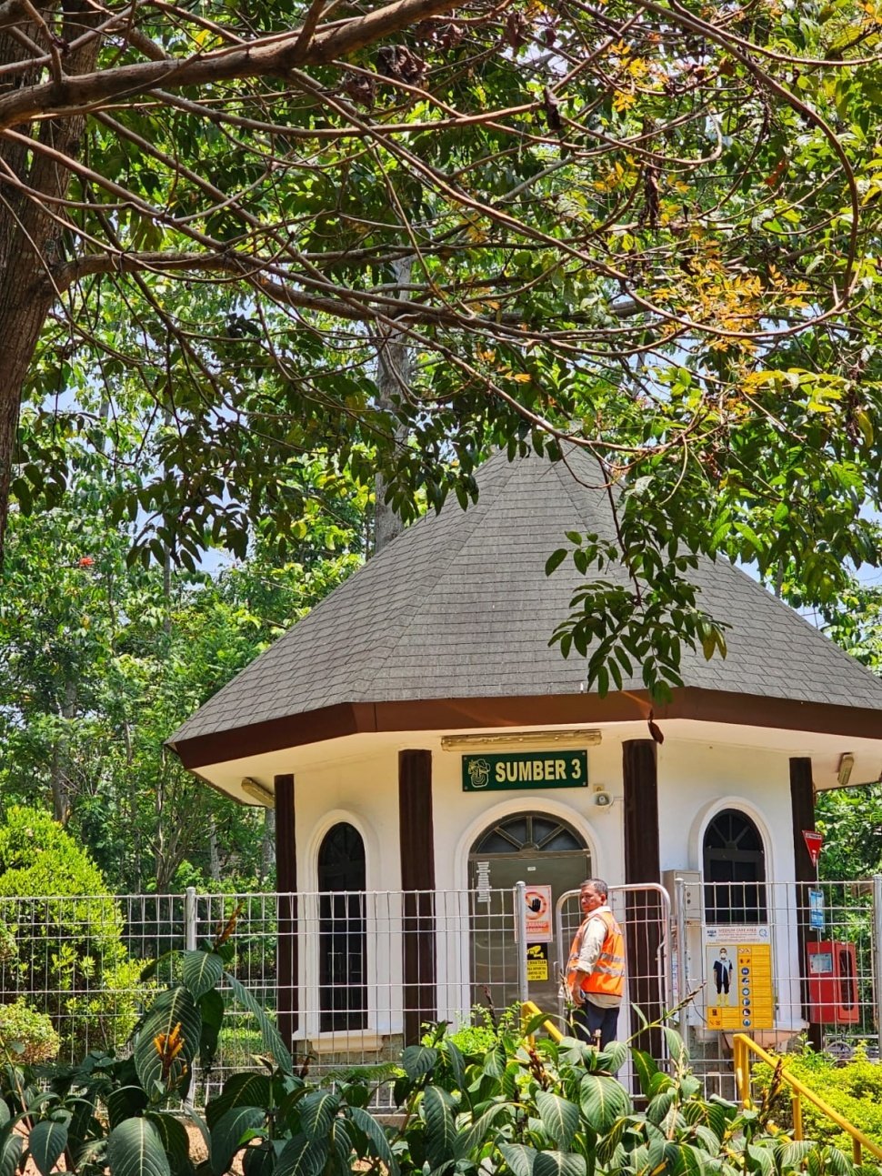 Sumber air di dalam pabrik AQUA Cianjur. 