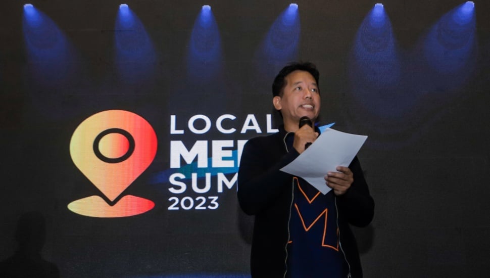 CEO Suara.com, Suwarjono memberikan Closing Remarks saat penutupan Gelaran Local Media Summit (LMS) 2023 di Hotel Aryaduta, Jakarta, Kamis (12/10/2023). [Suara.com/Alfian Winanto]