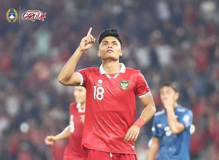 Striker Timnas Indonesia, Ramadhan Sananta melakukan selebrasi usai mencetak gol ke gawang Brunei Darussalam dalam laga play-off Kualifikasi Piala Dunia 2026 zona Asia di Stadion Utama Gelora Bung Karno (SUGBK), Jakarta, Kamis (12/10/2023) malam WIB. [PSSI]